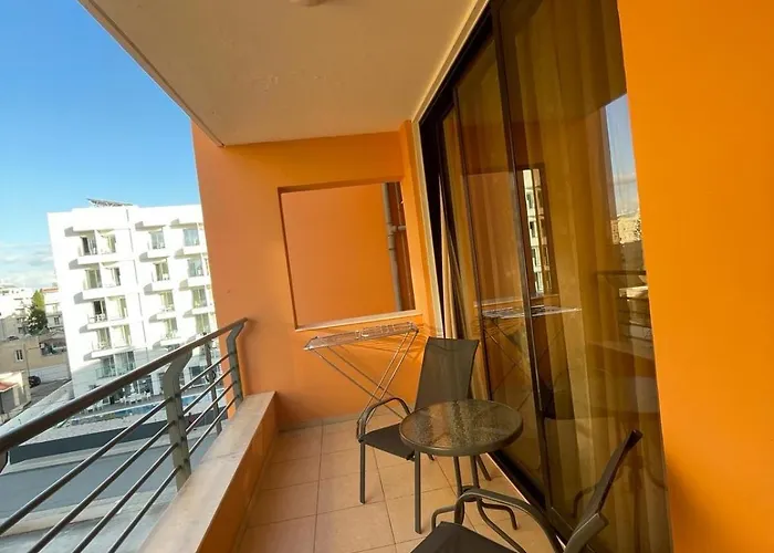 Vip On Makenzie דירה לרנקה