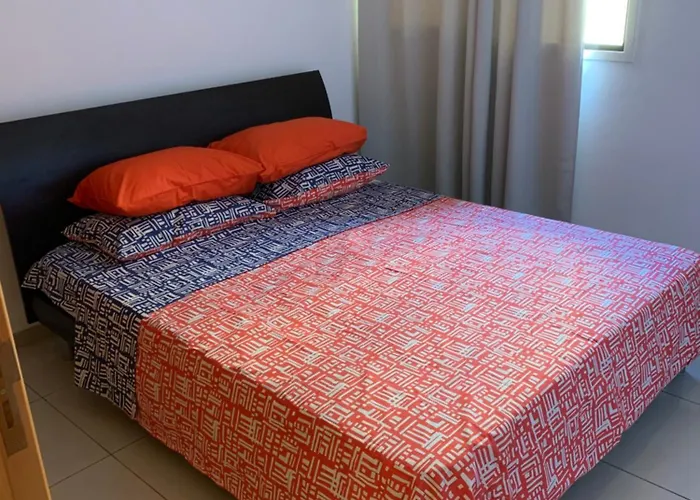 Vip On Makenzie Ларнака